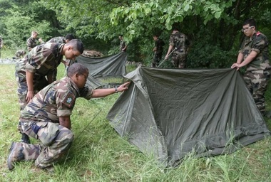 Macron ar putea anunţa joi introducerea unui serviciu militar voluntar în Franţa