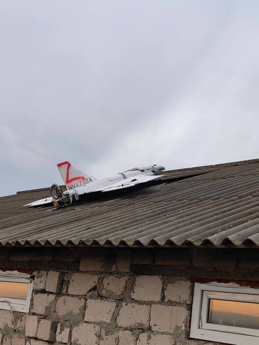 Autorităţile din Republica Moldova au detectat şase drone care au traversat neautorizat spaţiul aerian al ţării/ O dronă a căzut pe o clădire dintr-o livadă, în raionul Floreşti