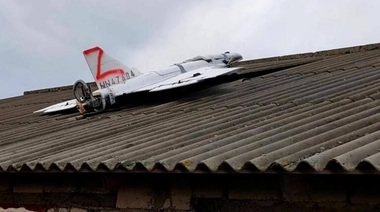 Locuitori evacuaţi în nord-vestul R.Moldova, după căderea unei drone pe un acoperiş la Cuhureştii de Jos. România desfăşoară din nou mai multe avioane de vânătoare în urma unor incursiuni cu dronă