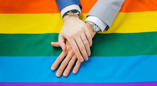 Toate statele membre UE sunt obligate să recunoască o căsătorie gay încheiată în alt stat membru UE, stabileşte CJUE, sesizată de doi polonezi căsătoriţi în Germnaia. Polonia nu este obligată să introducă căsătoria gay în dreptul său naţional, precizează 