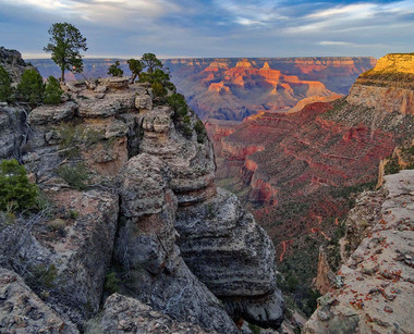 Turiştii străini vor trebui să plătească mai mult decât triplu pentru a vizita parcurile naţionale din SUA. Administraţia Trump vrea să acorde prioritate americanilor