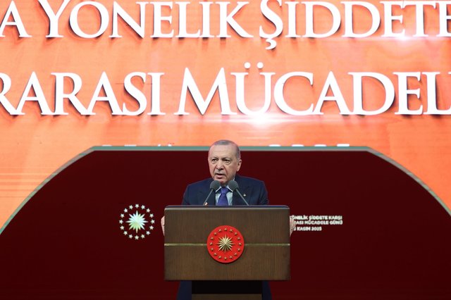 Protest în Turcia faţă de violenţa împotriva femeilor / Aproape 500 de femei au fost ucise de bărbaţi sau au murit în circumstanţe suspecte în acest an / Erdogan: Violenţa, în special împotriva femeilor şi copiilor, este o crimă împotriva umanităţii