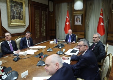 Erdogan propune, la Coaliţia Voluntarilor, un contact direct, la Istanbul, între Ucraina şi Rusia. ”Un armistiţiu al infrastructurilor energetice şi portuare ar putea constitui un aranjament ce poate crea condiţii favorabile negocierii unui acord de pace global între părţi”