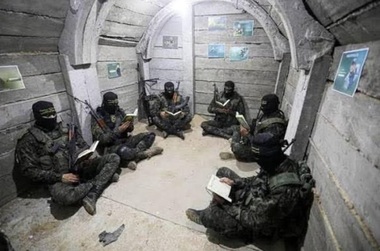 Hamas le cere mediatorilor să exercite presiuni asupra Israelului pentru ca să permită evacuarea unor combatanţi ”asediaţi” în tuneluri subterane sub oraşul Rafah de către armata israeliană, care a ucis 20 şi a arestat opt