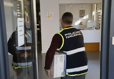 Anchetă în Spania după ce o fetiţă de 6 ani a murit şi o alta de 4 ani a fost spitalizată în stare gravă în urma unei vizite la acelaşi dentist, la Alcira