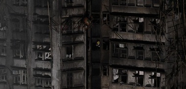 Bilanţul victimelor în incendiul de la Hong Kong creşte la 128 de morţi. Lupta împotriva flăcărilor s-a încheiat, căutarea dispăruţilor continuă