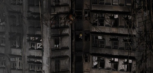 Bilanţul victimelor în incendiul de la Hong Kong creşte la 128 de morţi. Lupta împotriva flăcărilor s-a încheiat, căutarea dispăruţilor continuă