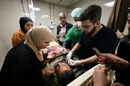 Armata israeliană omoară 13 persoane într-o incursiune în sudul Siriei, în satul Beit Jinn, la 40 km sud-vest de Damasc. Şase militari israelieni răniţi, trei grav. Damascul denunţă o ”crimă de război”