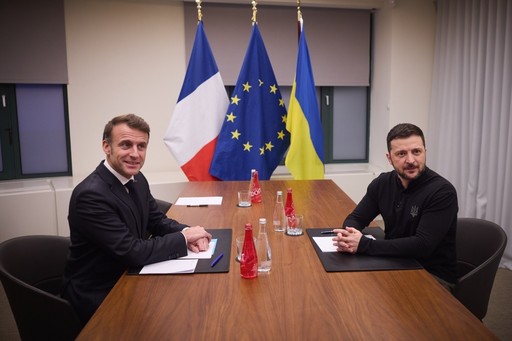 Preşedintele Volodimir Zelenski este primit luni la Palatul Elysee, în condiţiile în care europenii au fost ţinuţi departe de negocierile pentru un acord de pace în Ucraina