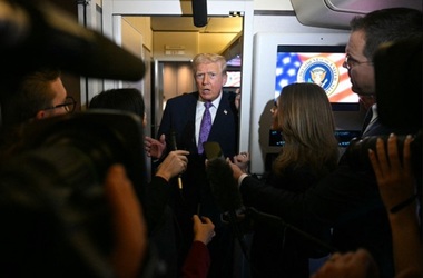 Trump anunţă că se va informa cu privire la o presupusă dublă lovitură în Caraibe dezvăluită de presă, dar că-l crede pe Hegseth, care susţine că ”n-a existat”