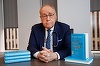 Trump promovează un medic foarte controversat, Marc Siegel, devenit cunoscut în timpul pandemiei covid-19 din cauza promovării hidroxiclorochinei împotriva SARS-CoV-2. ”Harul lui Dumnezeu joacă un rol în vindecare”