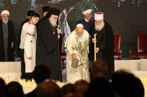Papa Leon al XIV-lea plantează un măslin al păcii în centrul Beirutului