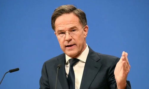 Rutte reiterează că nu există un consens în NATO privind aderarea Ucrainei , dar se declară convins că eforturile SUA ”vor ajunge să restabilească pacea în Europa”. El anunţă contribuţii la PURL în zilele următoare