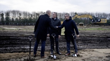 Ucraina lansează construcţia unei fabrici de armament, Fire Point Rocket Technology, în vestul Danemarcei, la Vojens. Instalaţia urmează să producă, din toamna lui 2026, propergol, un combustibil de rachetă şi dronă. Suedia îi donează 1,1 mld. coroane pentru iarnă