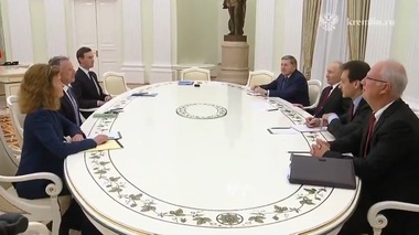 Putin îi primeşte la Kremlin pe Witkoff şi Kushner pentru a discuta despre un plan american cu privire la Ucraina. Zelenski percepe ”un anumit optimism” în accelerarea negocierilor. Trump cataloghează războiul, în ultima şedinţă de cabinet din 2025, drept o ”mlaştină”