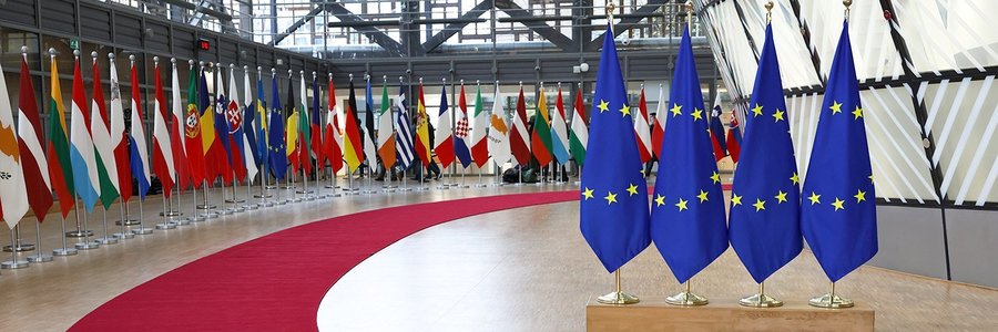 UE adoptă o lege anticorupţie într-o versiune diluată. Acordul a fost încheiat în aceeaşi zi în care Bruxelles-ul a fost zguduit de unul dintre cele mai mari scandaluri de corupţie care au lovit o instituţie a UE în ultimele decenii