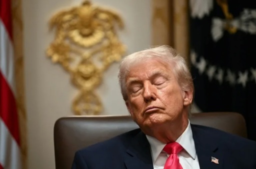 Sănătatea lui Trump, cu pleoapele grele şi o scădere a activităţii, ridică întrebări