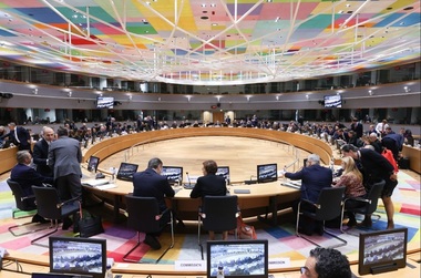 Miniştrii Transporturilor din UE resping o propunere a CE cu privire la introducerea de controale tehnice anuale obligatorii ale maşinilor şi camionetelor mai vechi de 10 ani, pentru a nu ”impune cheltuieli suplimentare proprietarilor de vehicule”