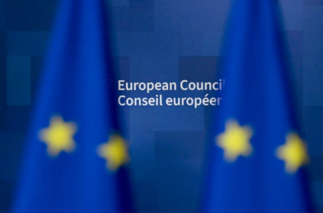 Acord în Uniunea Europeană asupra unei noi generaţii de organisme modificate genetic. ”Ne jucăm de-a ucenicii vrăjitori, le luăm consumatorilor libertatea de a alege”, ”aruncăm agricultorii în braţele marilor grupuri internaţionale”