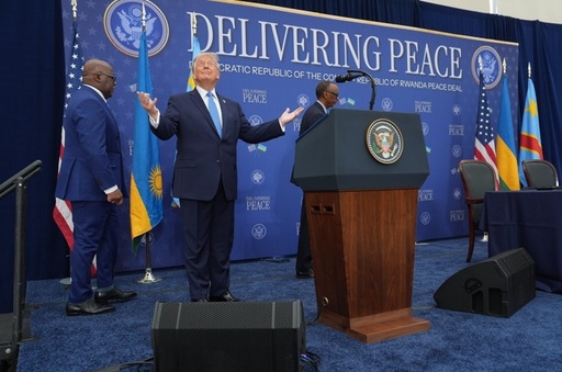 Trunp laudă un acord de pace ”minune” între Republica Democrată Congo şi Rwanda, în timp ce luptele continuă