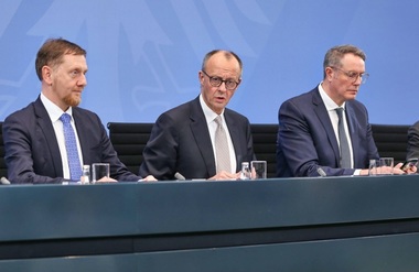 Friedrich Merz promite peste 200 de măsuri de simplificare administrativă, prin ”Agenda federală a modernizării”, vizând ”scăderea costurilor birocraţiei cu 25%”