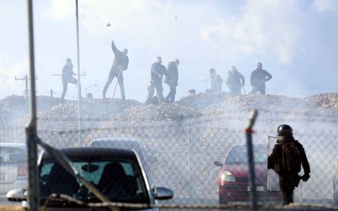 Fermierii greci blochează frontierele, aeroporturile şi drumurile în semn de protest faţă de întârzierea plăţilor UE