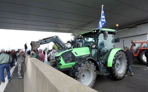 Fermierii greci continuă blocajele la nivel naţional pentru a protesta faţă de întârzierea plăţilor
