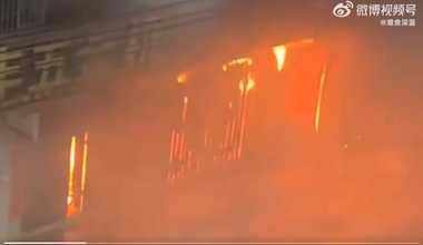 Douăsprezece persoane au murit într-un incendiu într-o clădire rezidenţială din sudul Chinei - VIDEO

