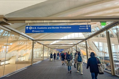 Administraţia Trump vrea să le ceară vizitatorilor cu autorizaţie ESTA din M.Britanie, Franţa, Germania, Israel, Japonia şi Australia istoricul pe reţele de socializare din ultimii cinci ani, adresele de e-mail folosite în ultimii zece ani şi alte date personale