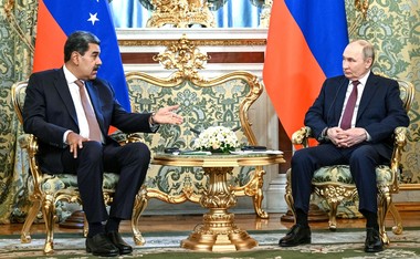 Putin l-a sunat pe Maduro, iar Lukaşenko s-a întâlnit cu ambasadorul Venezuelei, în timp ce Trump îşi intensifică presiunea. Îşi pregăteşte liderul de la Caracas azilul în Belarus?