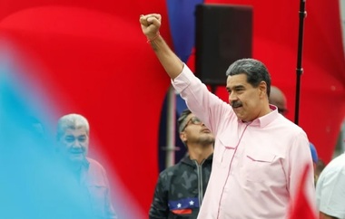 Columbia se declară pregătită să-i acorde azil lui Maduro, dacă pleacă de la putere. ”Este o decizie pe care trebuie să o ia SUA şi Guvernul Maduro în cadrul unor negocieri”, afirmă şefa diplomaţiei columbiene, Rosa Villavicencio