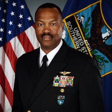 Comandantul responsabil cu operaţiunile militare americane în Caraibe se retrage după ciocniri cu şeful Pentagonului pe tema atacurilor asupra ambarcaţiunilor