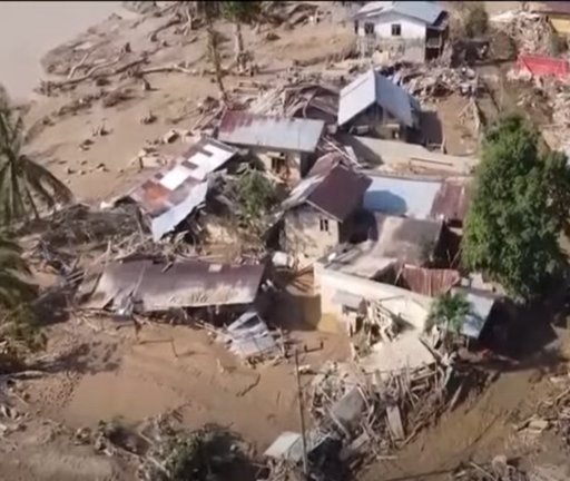 Peste 1.000 de morţi în inundaţiile din Indonezia. Preşedintele este criticat că nu a declarat starea de calamitate naturală. Jakarta nu a solicitat nici ajutor internaţional