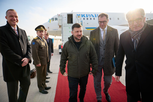 Zelenski a ajuns la Berlin. El spune că vrea să-i convingă pe americani să susţină îngheţarea liniei frontului în Ucraina