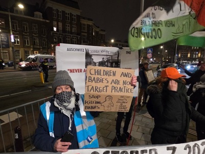 Un poliţist rănit şi 22 de persoane arestate în urma unor ciocniri la Amsterdam, la o manifestaţie împotriva prezenţei cântăreţului armatei israeliene la un concert de Hanuka la Concertgebouw