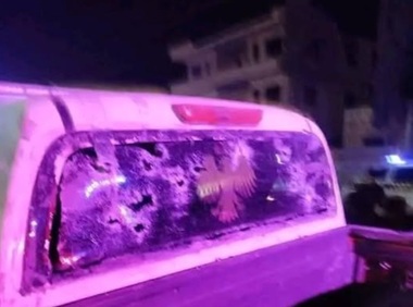 Statul Islamic revendică un atac ”cu mitraliere” în Idleb, soldat cu patru morţi în rândul forţelor de securitate siriene, pe drumul Maaret al-Numan. Atacul, comis la o zi după alt atac soldat cu moartea a trei americani, doi militari şi un interpret