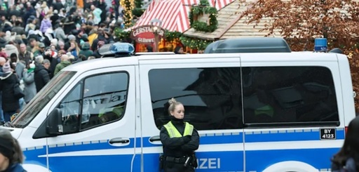 Un bărbat tânăr, originar din Asia Centrală, suspectat de ”planuri de atentat”, arestat la Magdeburg, la un an de la atentatul cu maşina în târgul de Crăciun din oraş. Autorităţile ”o ordonanţă de expulzare” a suspectului, plasat în detenţie provizorie