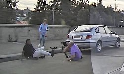 Eroi la Bondi Beach. Un bărbat şi un cuplu au murit încercând să-i oprească pe atacatori - VIDEO, FOTO