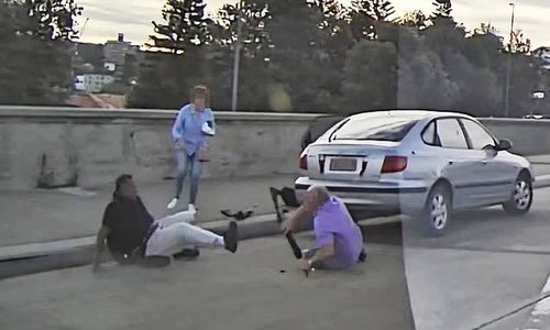 Eroi la Bondi Beach. Un bărbat şi un cuplu au murit încercând să-i oprească pe atacatori - VIDEO, FOTO