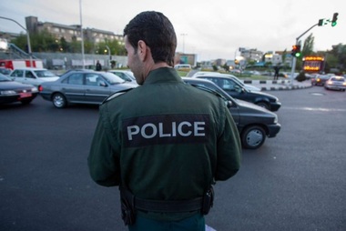 Patru morţi în sudul Iranui, trei membri ai forţelor de securitate şi un civil, în confruntări la un post de control ”între elemente teroriste şi forţe staţionate în postul de control”, anunţă Gardienii Revoluţiei şi poliţia din regiunea Kerman