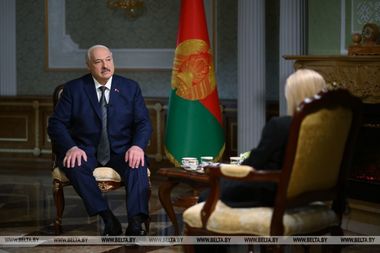 Lukaşenko spune că Ucraina a trezit în zadar „ursul adormit”, referindu-se la Rusia. Zaharova: „Nu vreţi să vă întrebaţi de ce dormiţi lângă un urs? Cum aţi ajuns acolo?”