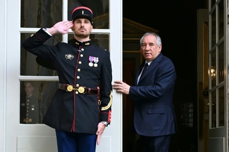 François Bayrou, internat cu o ”gripă foarte severă” la spitalul din Pau, mutat de la ”reanimare” la ”boli infecţioase”