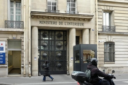 Un suspect de 22 de ani, arestat cu privire la un atac cibernetic la Ministerul francez de Interne. ânărul este cunoscut justiţiei cu privire la fapte asemănătoare din 2025