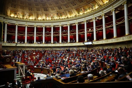 Parlamentul francez adoptă în unanimitate o lege de reabilitare a femeilor condamnate pentru că au făcut avort înainte de 1975