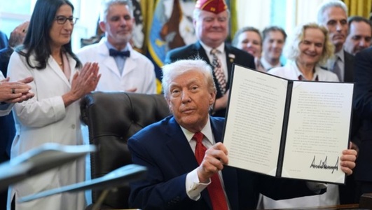 Donald Trump reclasifică marijuana, printr-un decret, drept un drog mai puţin periculos