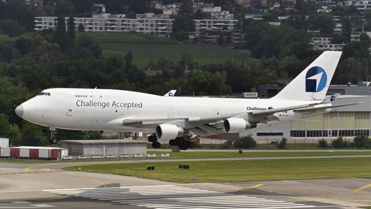 Un avion Boeing 747 a eliberat tone de kerosen peste opt comune belgiene înainte de o aterizare de urgenţă