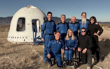 O ingineră paraplegică a devenit prima persoană în scaun cu rotile care a ajuns în spaţiu