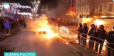 Proteste antiguvernamentale violente la Tirana după ce procurorii l-au pus sub acuzare pentru corupţie pe vicepremier - VIDEO