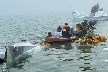 Cel puţin cinci morţi în SUA, într-un accident al unui avion militar mexican, în largul Texasului. Avionul de mici dimensiuni, care efectua un transport medical, închiriat de o fundaţie mexicană de ajutorare a copiilor arşi grav