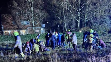 Cel puţin nouă răniţi, inclusiv trei grav, în nordul Olandei, după ce o maşină intră într-un grup de persoane în marja unei parade la Nunspeet. Poliţia evocă un ”accident grav”